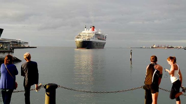 The ocean liner arrives in Port Melbourne.