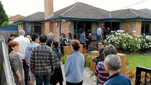 People queue to inspect Julia Gillard's house.
