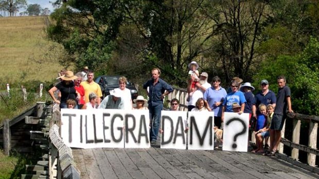 Fierce ... a No Tillegra Dam get together, with support from the actor  Hugo Weaving, centre.