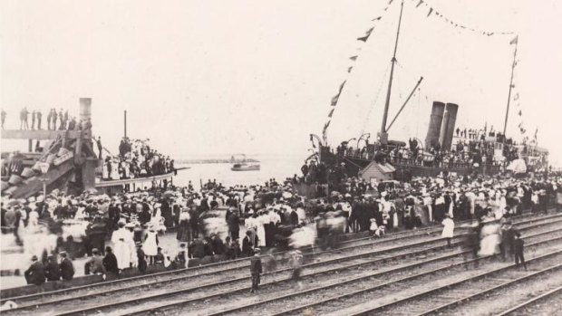 A contingent of soldiers on Newcastle Queens Wharf.