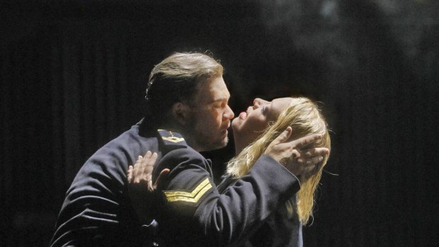 Stuart Skelton and Nina Hemme in the Met Opera production of Tristan und Isolde.