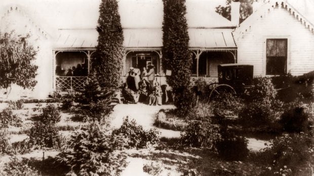 An early photo of Rosebrook homestead.