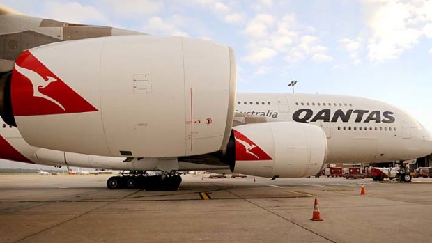 A Qantas A380 aircraft has been grounded after cracks were found in its wings.