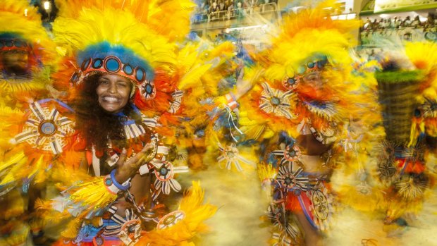 Brazilian carnival dancer costume hi-res stock photography and images -  Page 3 - Alamy