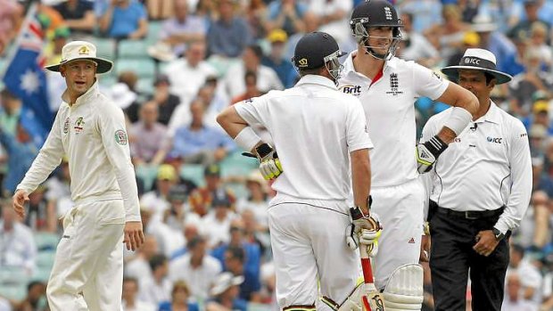 Michael Clarke (L) and England's Kevin Pietersen (R) exchange words.