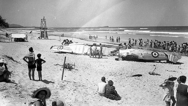 Crowds gather on Maroochydore beach in 1950.