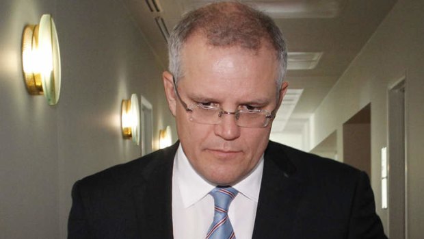 Immigration Minister Scott Morrison has defended giving Sri Lanka two patrol boats to combat people smuggling.