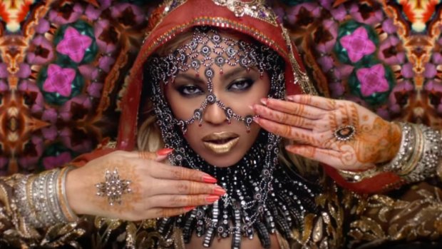 Beyonce in Coldplay's 'Hymn For The Weekend' music video