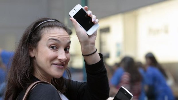 A customer shows off her new iPhone 4S.
