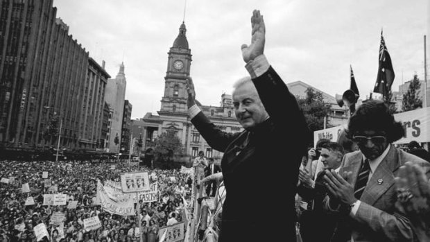Gough Whitlam addressing a Melbourne rally in 1975. The Whitlam government was beset by leaks, including those exposed by journalist Mungo MacCallum.