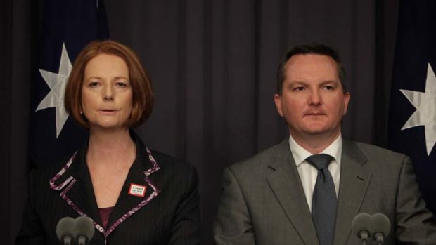 Asylum seekers to be granted visas ... Prime Minister Julia Gillard and Immigration Minister Chris Bowen at the frontline.