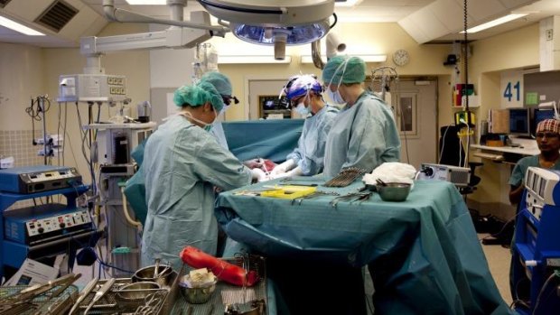 Medical staff perform a womb transplant.