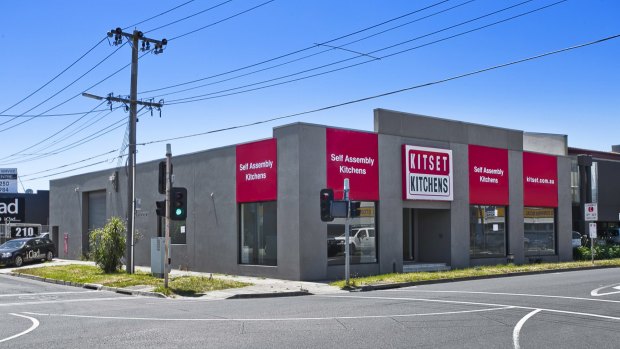 CBRE negotiated the auction sale of a showroom/warehouse in Melbourne's Thornbury for $1.617 million.