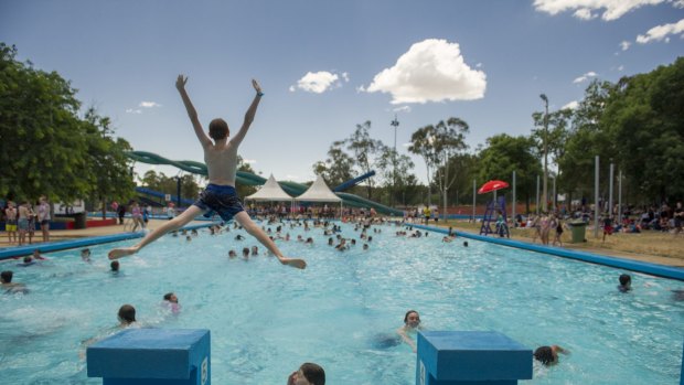 Canberrans cool off at Big Splash Waterpark. 