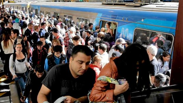 The Greens say a Public Transport Victoria report claiming a drop-off in overcrowded trains "fudges" the figures.