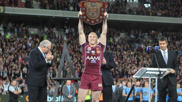 Bowing out ... Queensland skipper Darren Lockyer farewells fans after the Maroons' 34-24 win over NSW clinched the state's sixth-straight Origin series.