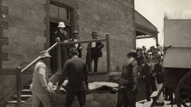 After two men attacked a picnic train in Broken Hill on New Year's Day 1915 one of their bodies is moved to the morgue.