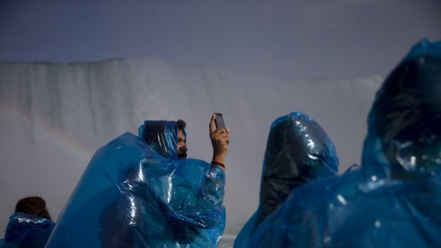在瀑布水流速度相当于一百万浴缸一分钟,速度109公里/小时。