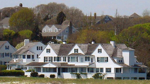 One of the main homes at the Kennedy compound. <i>Photo: <a href="http://www.flickr.com/photos/baba1948/3537367592/">Flickr/Baba1948</a></i>