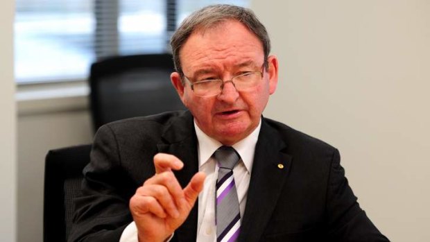 Public Service Commissioner Stephen Sedgwick has warned of "challenges" in implementing pay bonuses for top public servants.