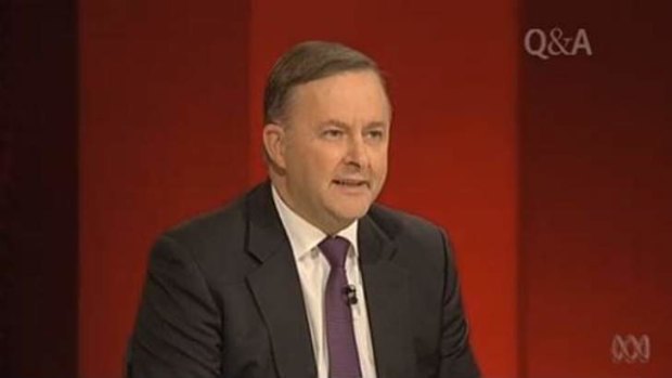 Labor leadership hopeful  Anthony Albanese talks in favour of an Australian republic on ABC's Q&A.