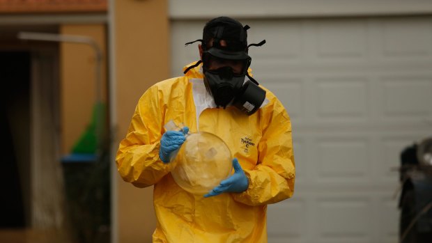 Police start to deconstruct a Meth lab in Rowville.