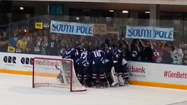 Melbourne Ice gather with their fans pre-game.