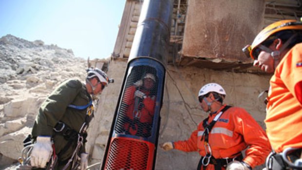 Rescuers test a capsule similiar to the one that will be used to liberate the trapped miners.