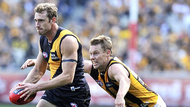 Hawthorn’s Sam Mitchell moves in to tackle Shane Tuck in the closing moments of yesterday’s MCG clash.