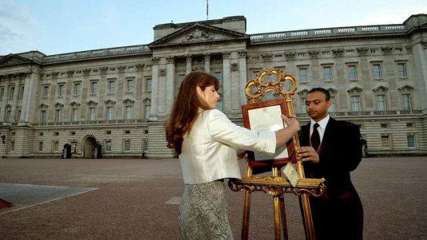 Happy news: Badar Azim places confirmation of the royal birth on an easel outside Buckingham Palace.