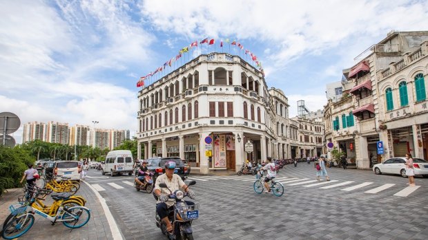 Explore a mix of Europen and Southeast Asian architecture in the Old Town of Haikou.