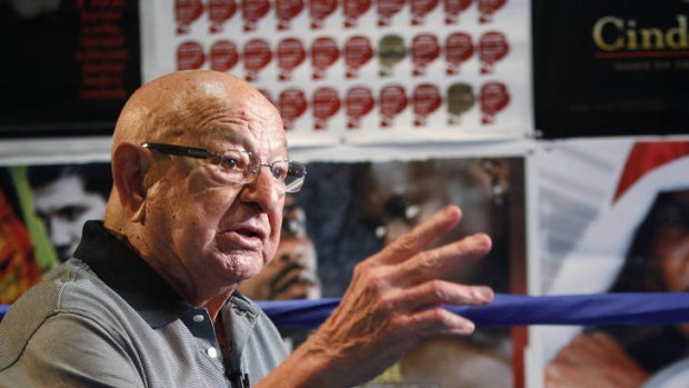 Mastermind of the "rope a dope' strategy ... legendary trainer Angelo Dundee.