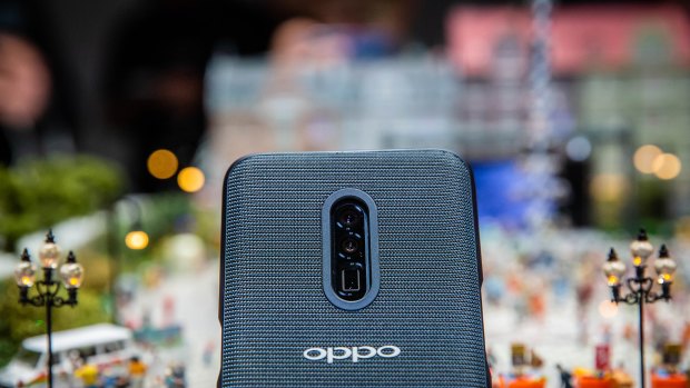 An Oppo prototype device fitted with the triple lens 10x zoom camera.