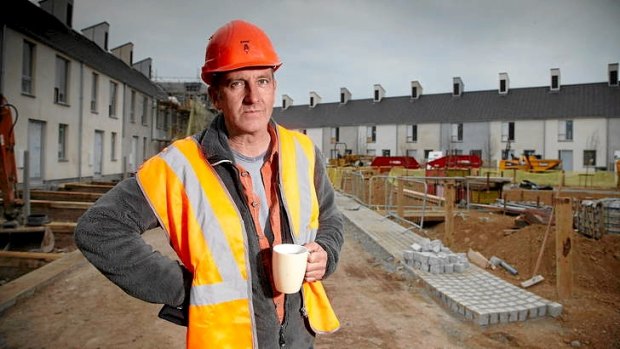 Kevin McCloud, host of <i>Grand Designs</i>, embarks on an ambitious new building project of his own, the ups and downs of which are documented in <i>Kevin's Grand Design</i>.