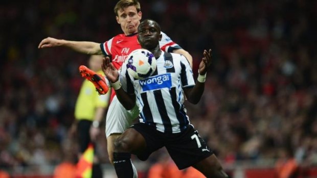 Moussa Sissoko of Newcastle United holds off Nacho Monreal of Arsenal on Monday night.