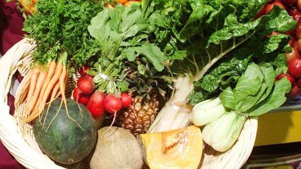 Increases in fruit and vegetable prices helped inflation rise by a surprise 0.8 per cent in the December quarter.