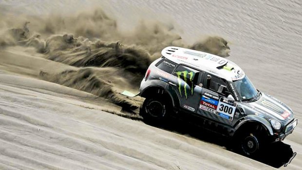 Mini driver Stephane Peterhansel and co-pilot Jean Paul Cottret have regained the lead in the Dakar Rally.