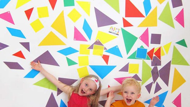 Kids play with the Walls360 tangrams.