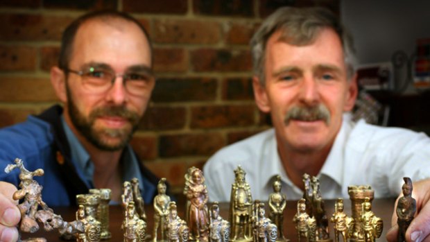 Phillip Wierzbowski, who lost his house in the fires,  and jeweller Jeff Noble with the set Phillip's mother bought in Greece in 1971.