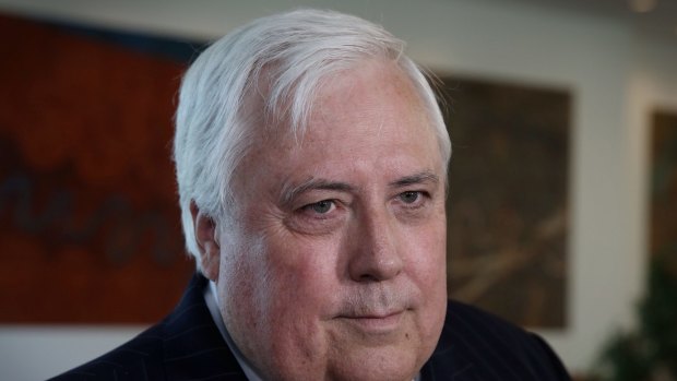 Clive Palmer says he won't be making a deal with the government on the renewable energy target.