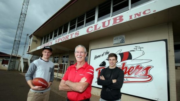 Back home: (from left) Swan Gary Rohan, VFL/AFL record holder John Rantall and Essendon’s Zach Merrett at the Cobden ground. 