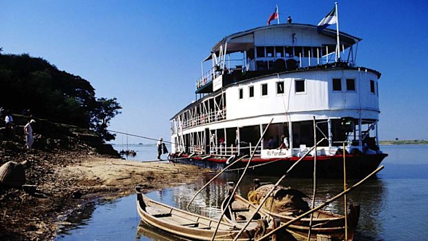 Cruising into Yandabo on Ayeyarwady river.