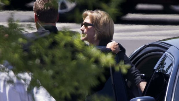 Clinton arrives at the White House.