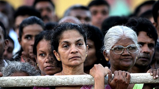Sri Lankans attend one of General Sarath Fonseka's final election rallies in Kalutara, south of Colombo, as he campaigns in the presidential election.