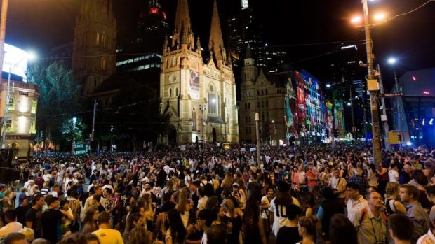 Crowds in Flinders Street at White Night. 