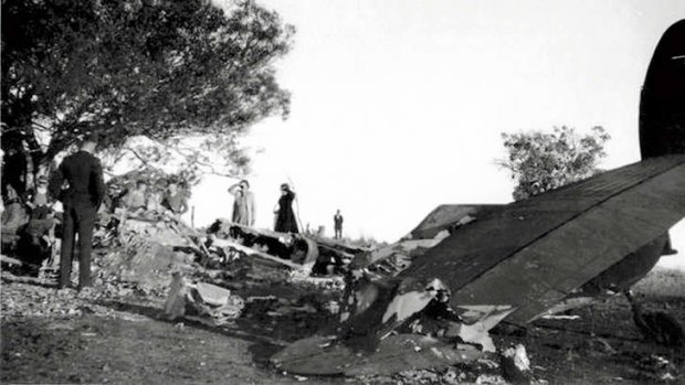 Surveying the damage … Canberra residents examine the wreckage of A16-97.