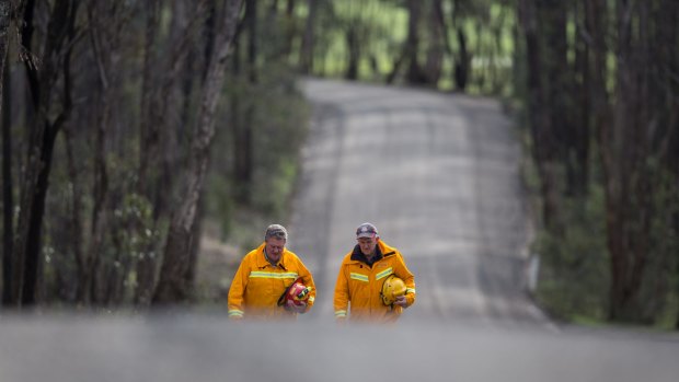 Graeme Pearce and Brendan Drechsler on a country road south of Bendigo.