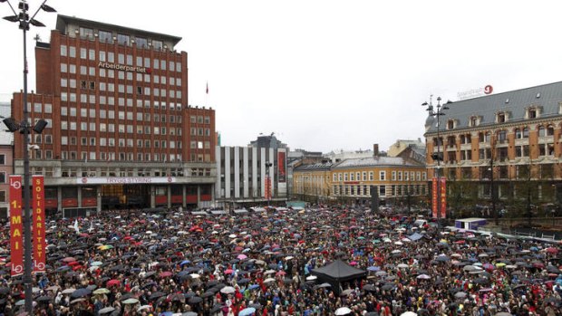 Thousands of people turn up in poor weather to participate in the singing of a popular children's song at the Youngstorget square in Oslo.