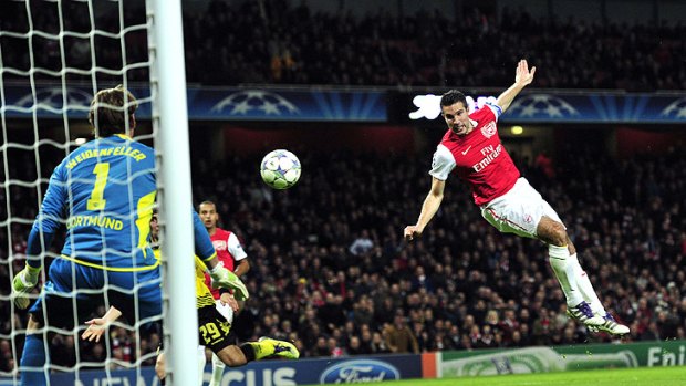 A Robin van Persie double steered Arsenal to victory over German champions Borussia Dortmund.