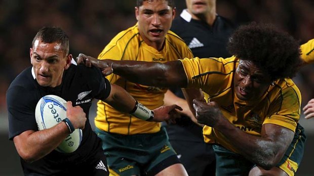 Metre-eater &#8230; Radike Samo moves to tackle Aaron Cruden last month at Eden Park. Former Springboks coach Jake White says the Wallabies forwards could follow Samo’s lead.